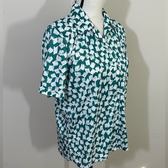 Vicki. Wayne’s sz 10 silky feel blouse. White with a small green print - Picture 5 of 9